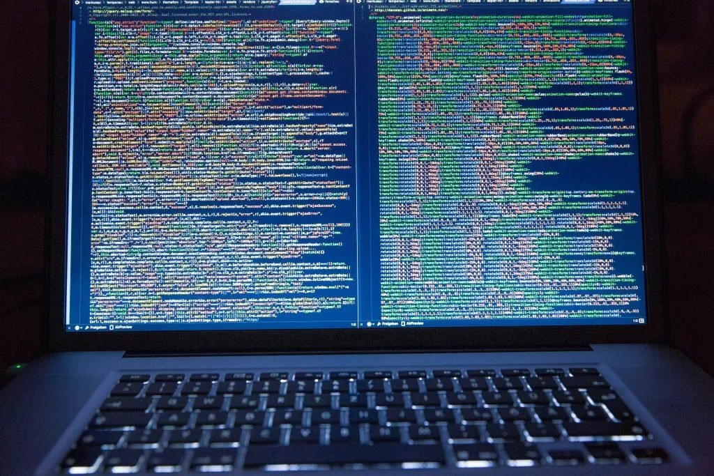 computer che mostra un linguaggio di programmazione AI