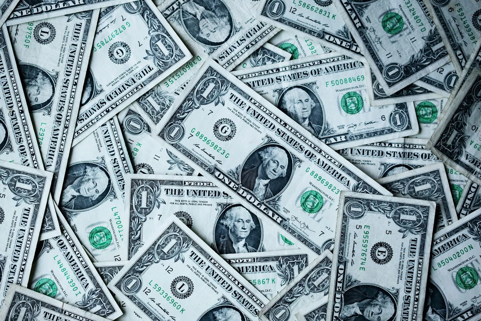 Title: dollars- cash Alt tag: immagine rappresentativa della monetizzazione dei contenuti