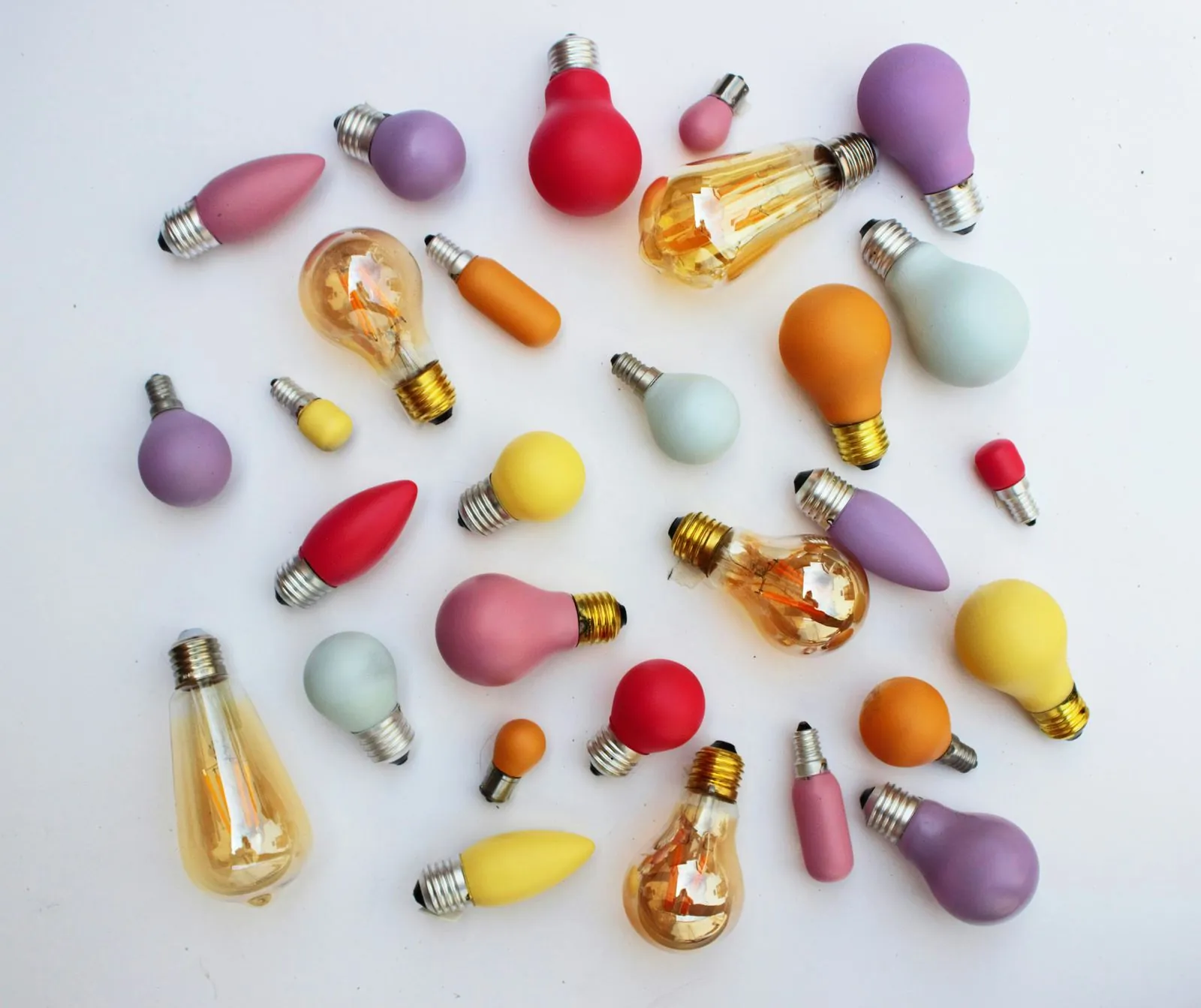 Lampadine di colori e forme differenti